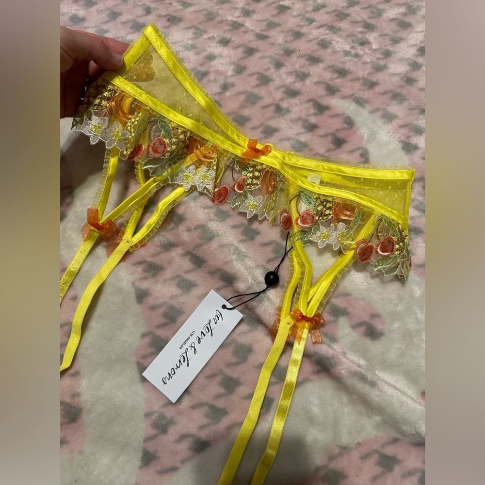 For love & lemons garter - Picture 3 of 6